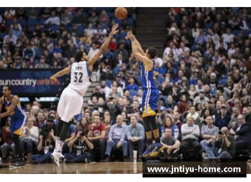 NBA球迷必备：最炫酷帽衫大揭秘，探寻热门球队风采与设计背后的故事！